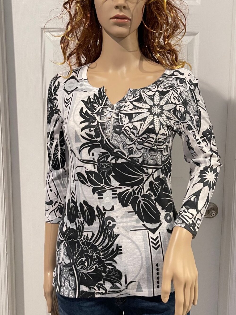 Energe by One World Allover Print Embellished Black & White T-Shirt Sz PS